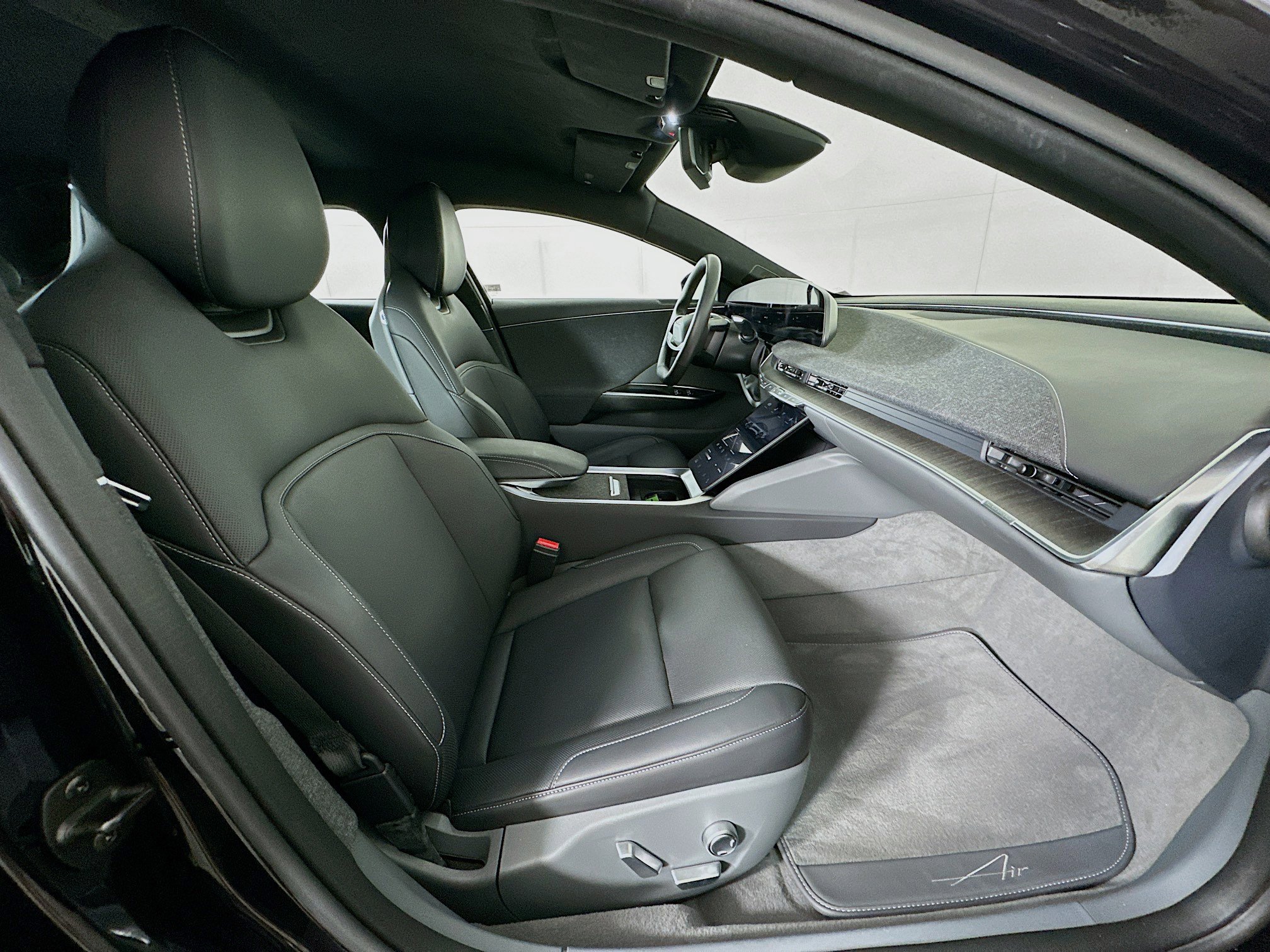 Used 2024 Lucid Air Pure RWD image 32