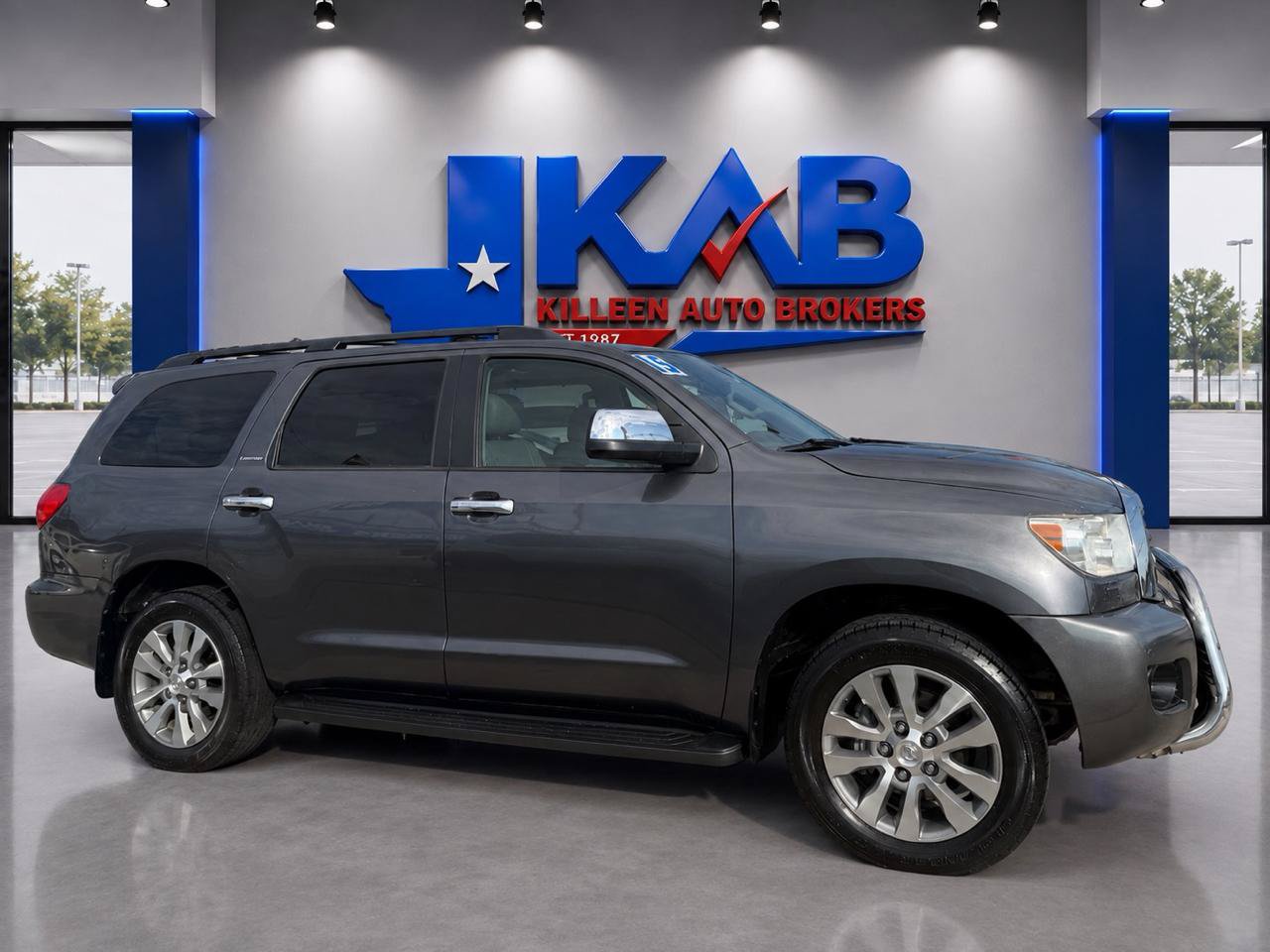 Used 2015 Toyota Sequoia Limited RWD image 2