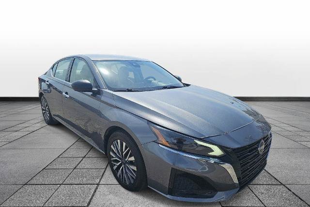 Used 2024 Nissan Altima 2.5 SV FWD image 3