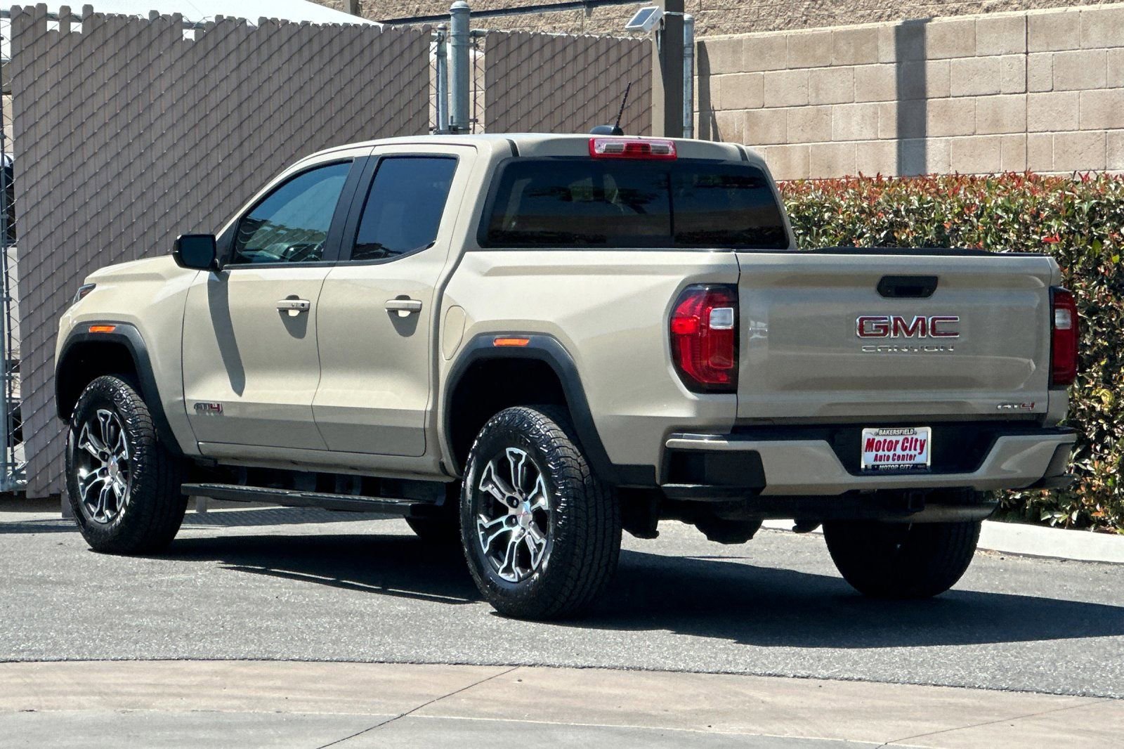 Used 2024 GMC Canyon AT4 AWD/4WD image 6