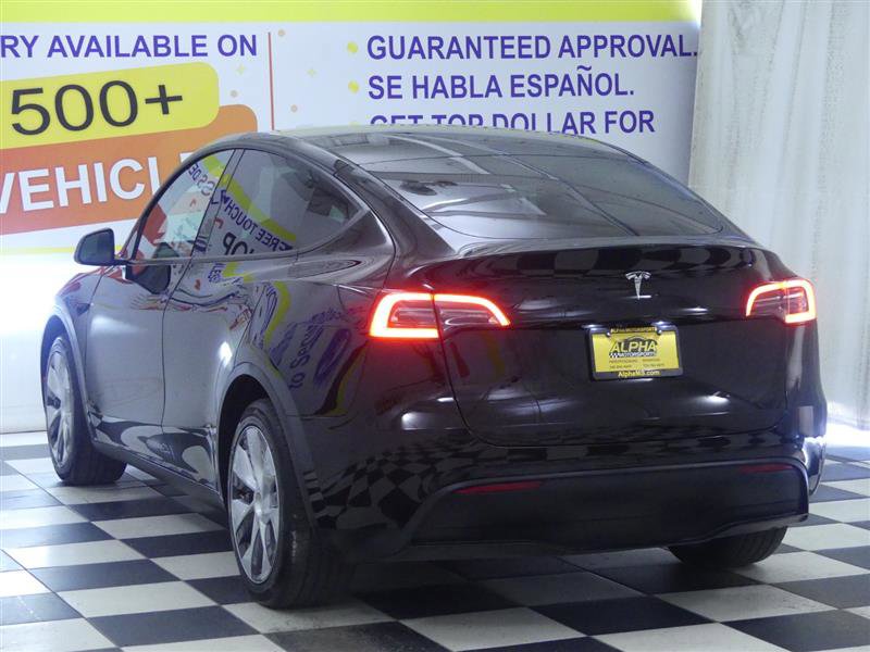 Used 2024 Tesla Model Y 2WD image 3