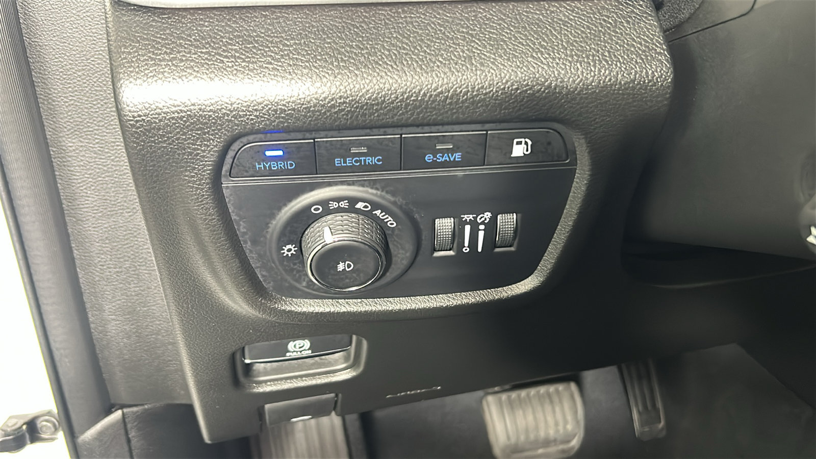 Used 2023 Jeep Grand Cherokee Trailhawk w/ Advanced Protech Group II AWD/4WD image 23