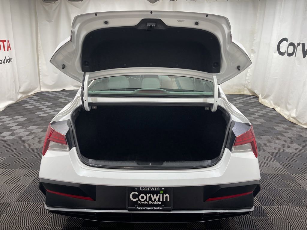 Used 2025 Hyundai Elantra SEL image 8