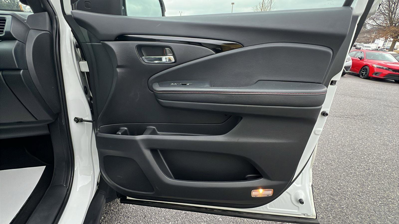 Used 2022 Honda Pilot Black Edition image 12