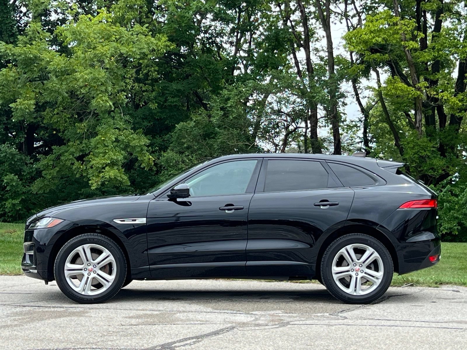 Used 2020 Jaguar F-PACE R-Sport AWD/4WD image 2