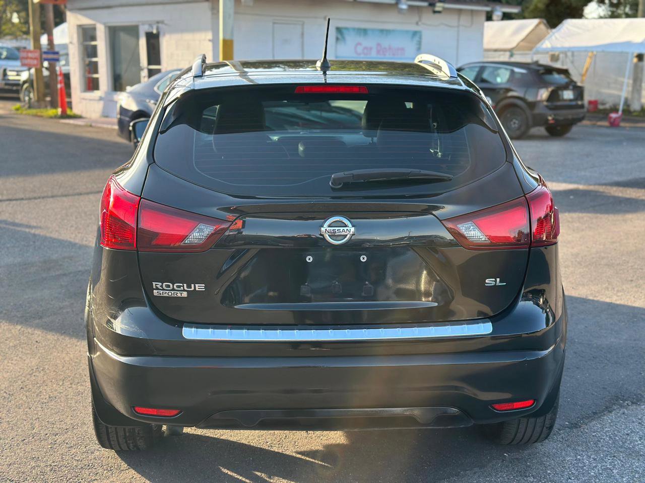 Used 2017 Nissan Rogue Sport SL w/ SL Premium Package FWD image 4