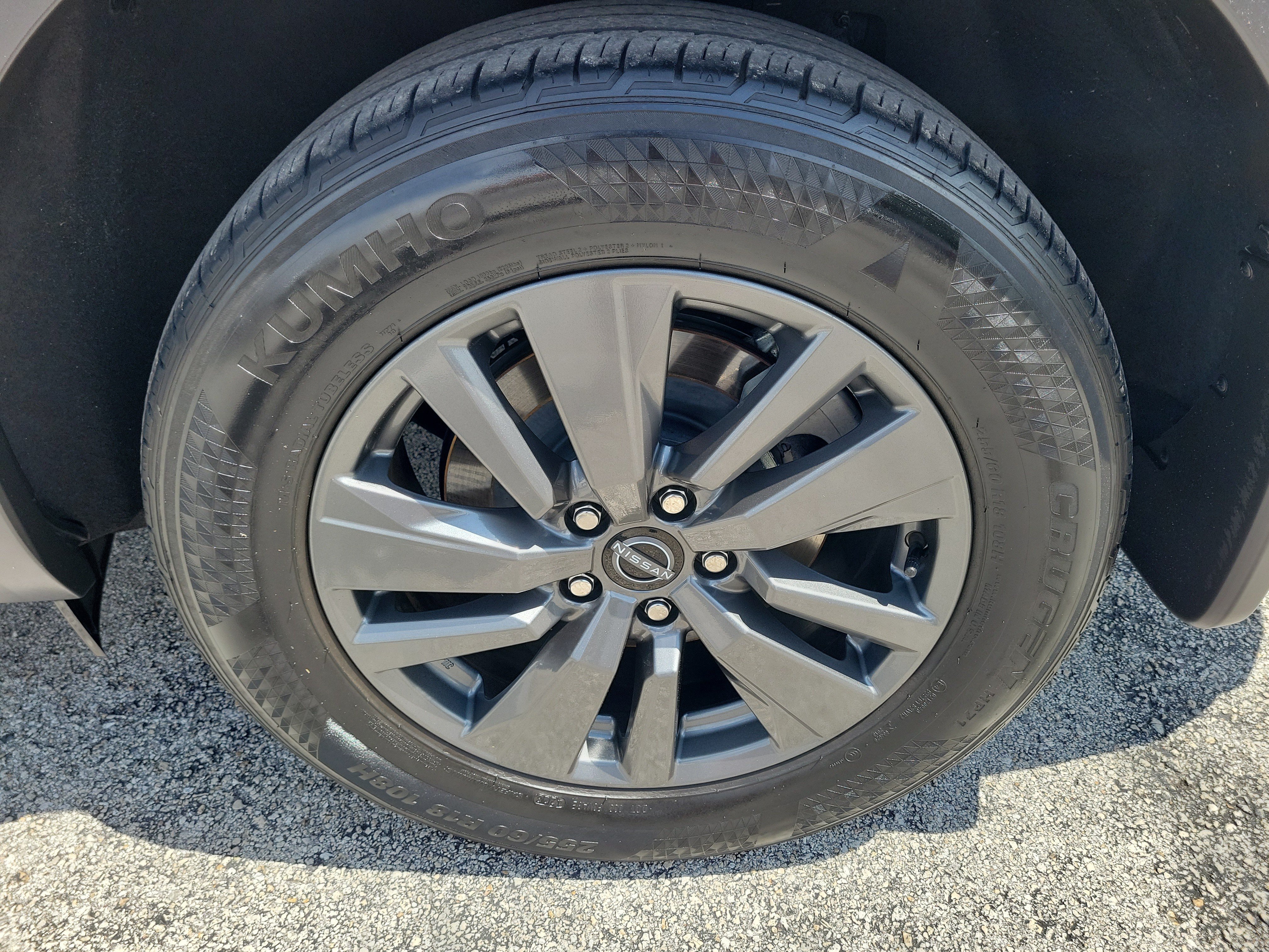 Certified 2024 Nissan Pathfinder SV w/ Black Appearance Package FWD image 8