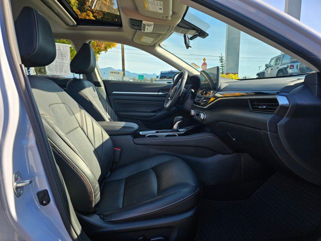 Used 2023 Nissan Altima 2.5 SR w/ SR Premium Package FWD image 10