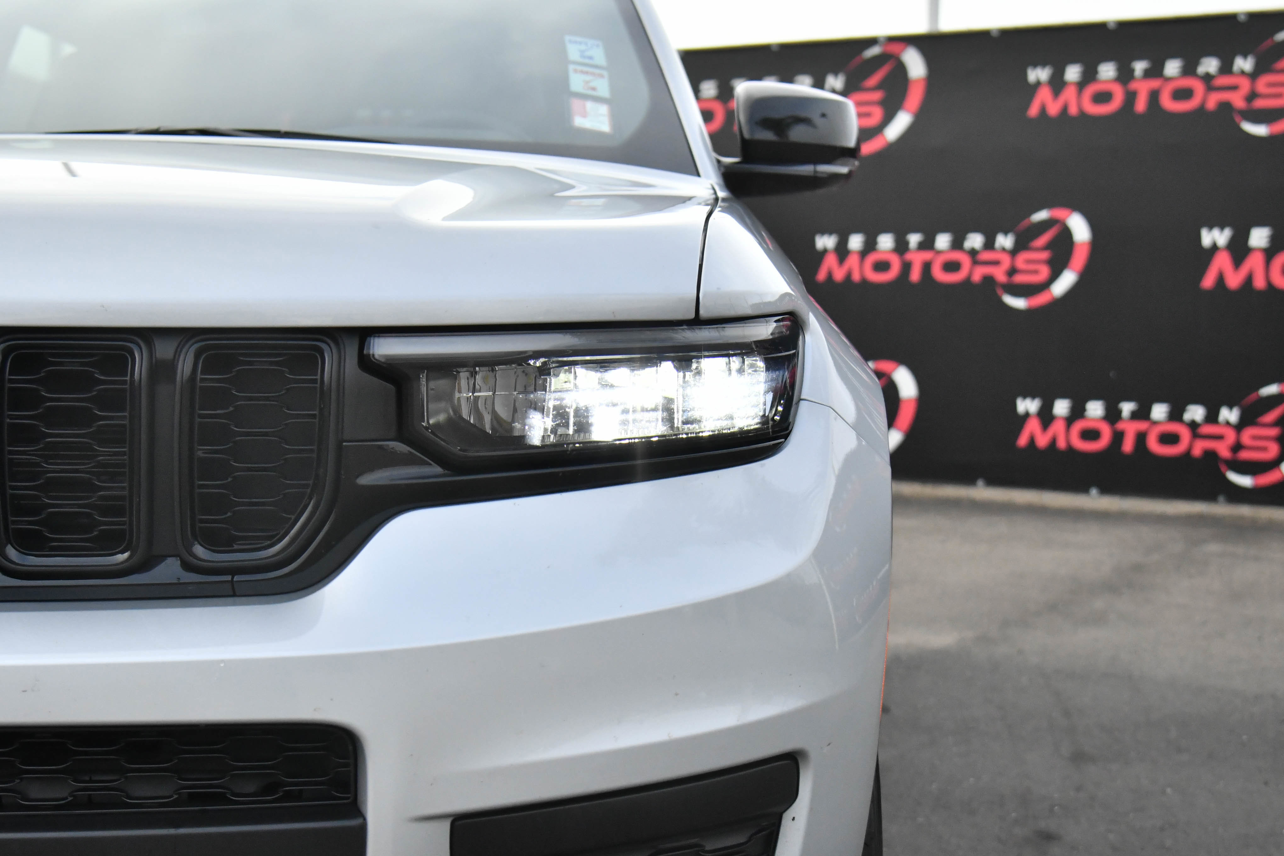 Used 2024 Jeep Grand Cherokee L Laredo image 11