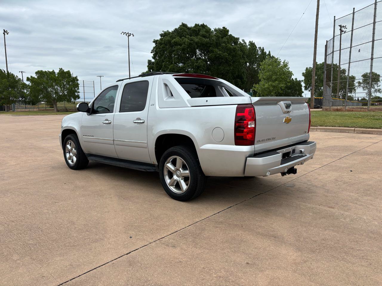 Used 2012 Chevrolet Avalanche LTZ AWD/4WD image 6