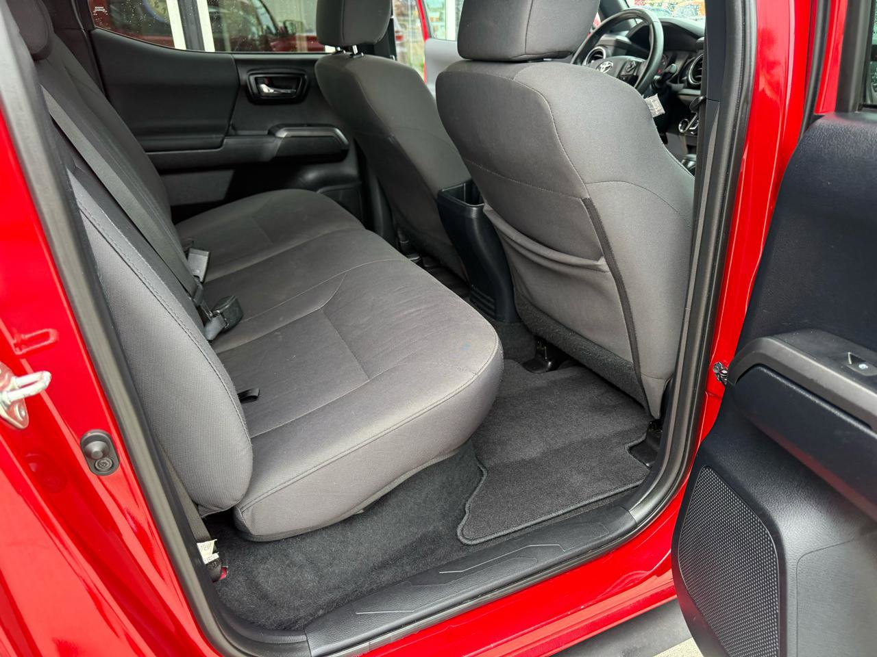 Used 2018 Toyota Tacoma TRD Off-Road AWD/4WD image 15