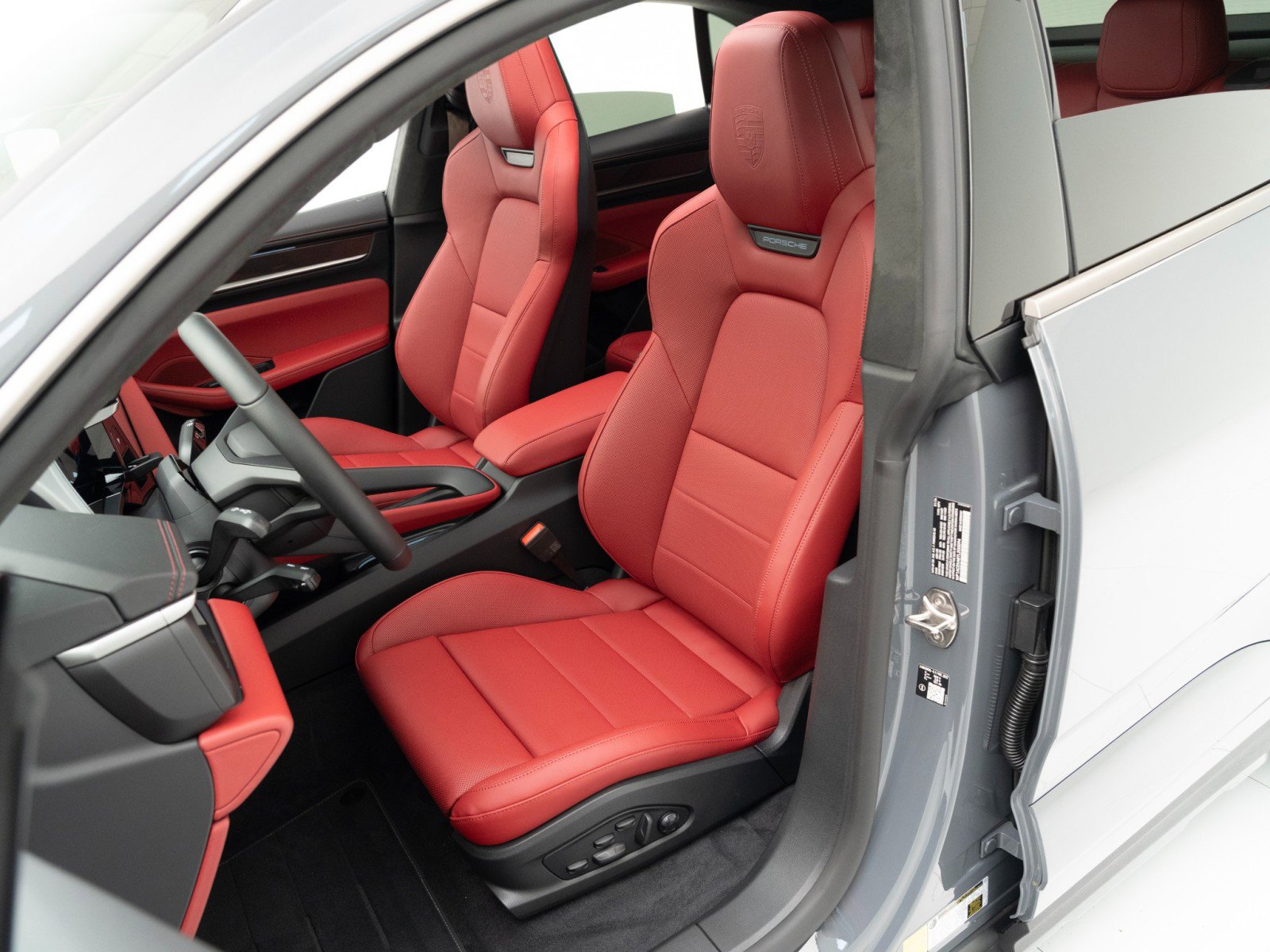 New 2026 Porsche Macan Turbo Electric image 5