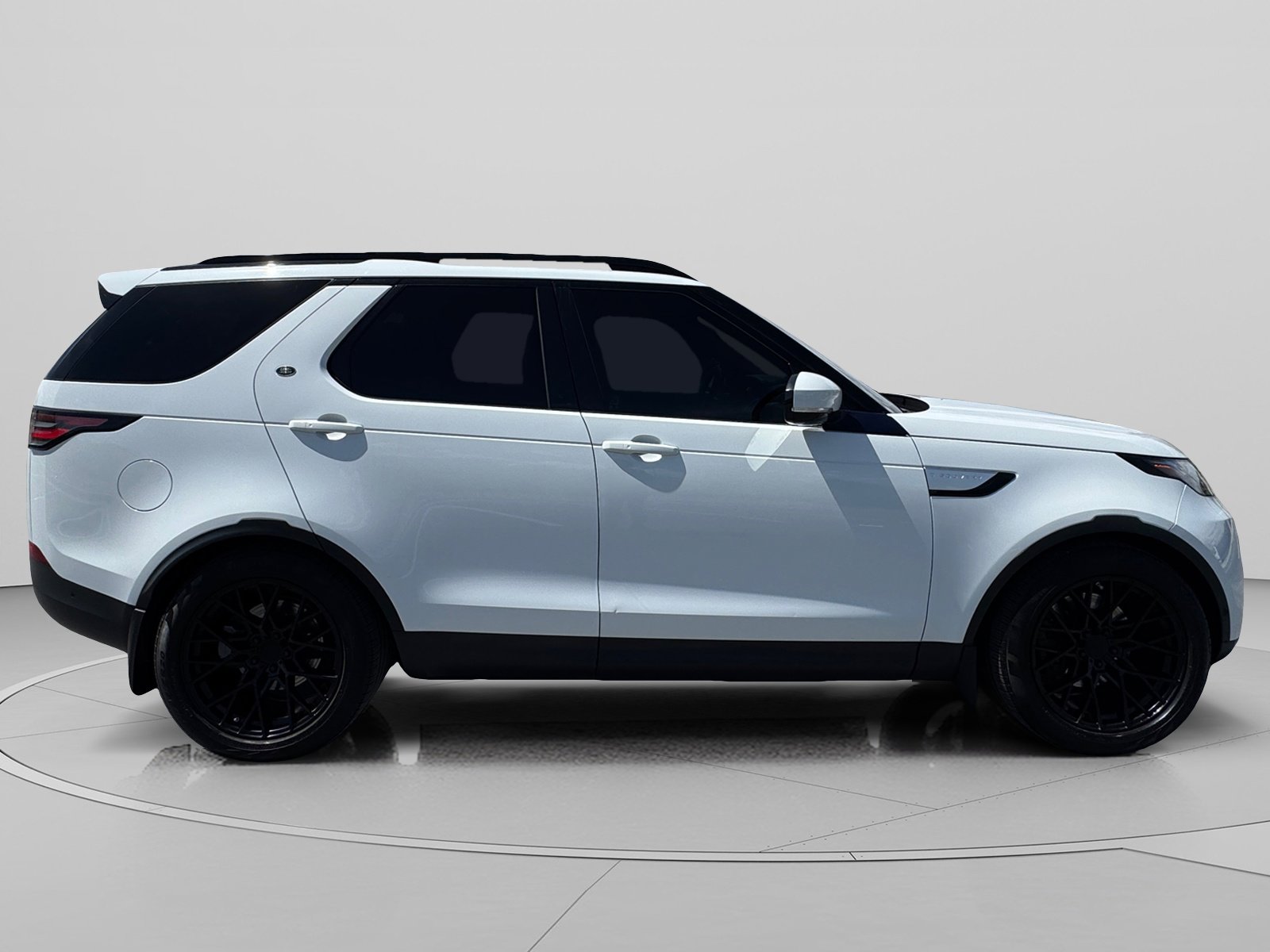Used 2020 Land Rover Discovery HSE image 6