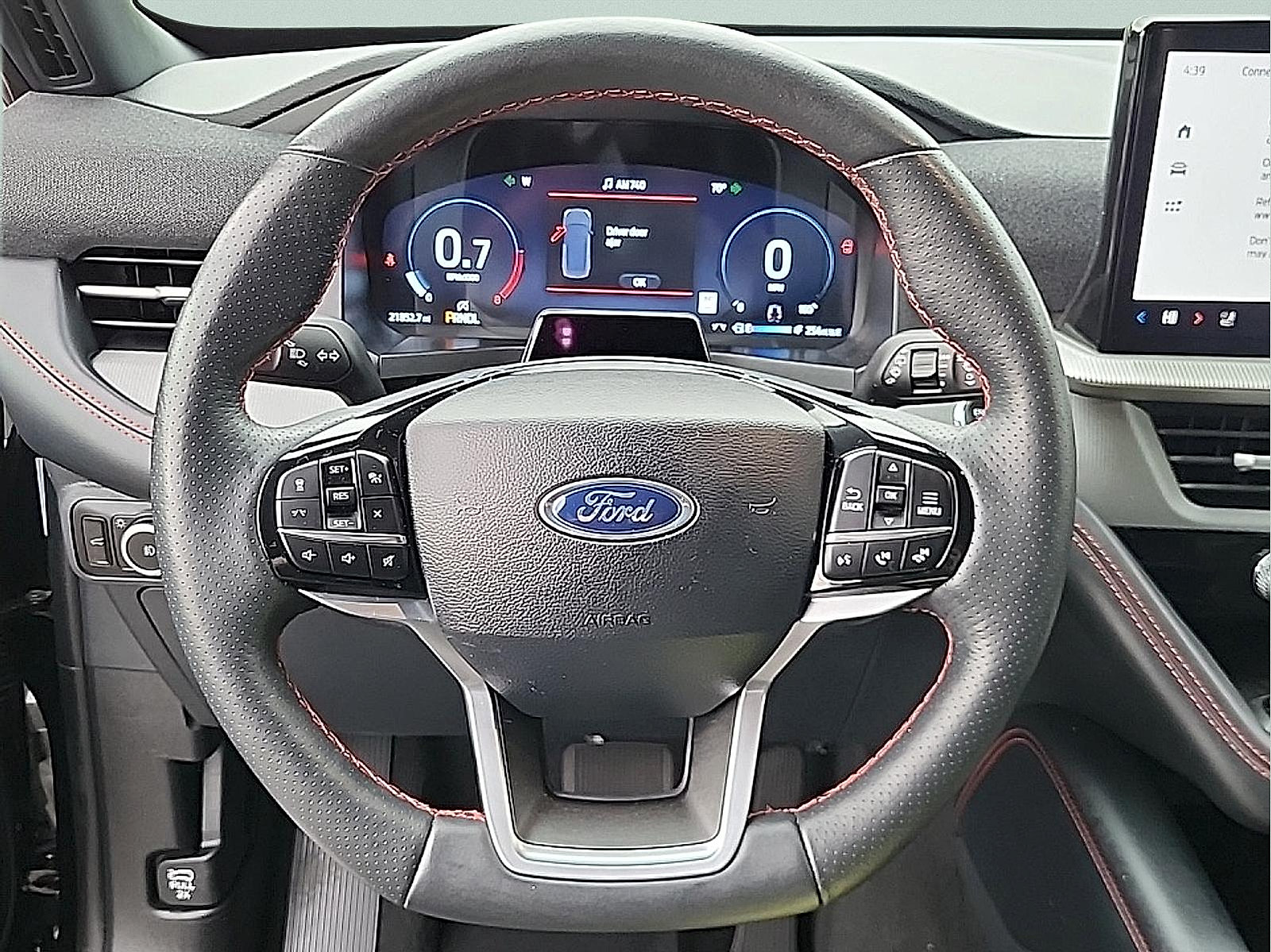 Used 2025 Ford Explorer ST-Line w/ ST-Line Street Pack AWD/4WD image 16