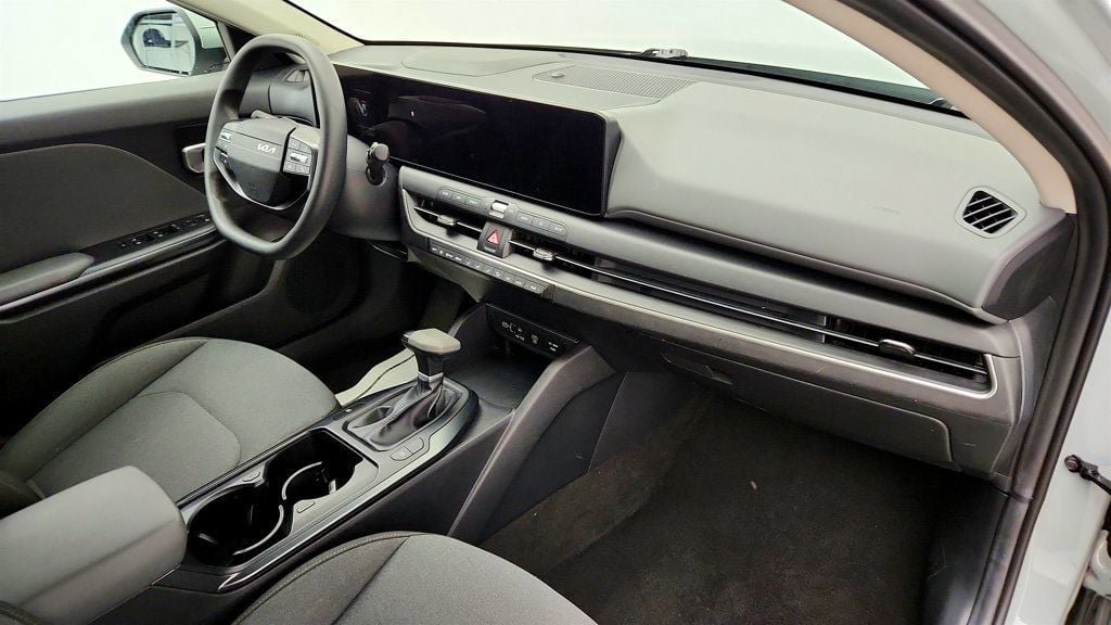 Used 2025 Kia K4 FWD image 24