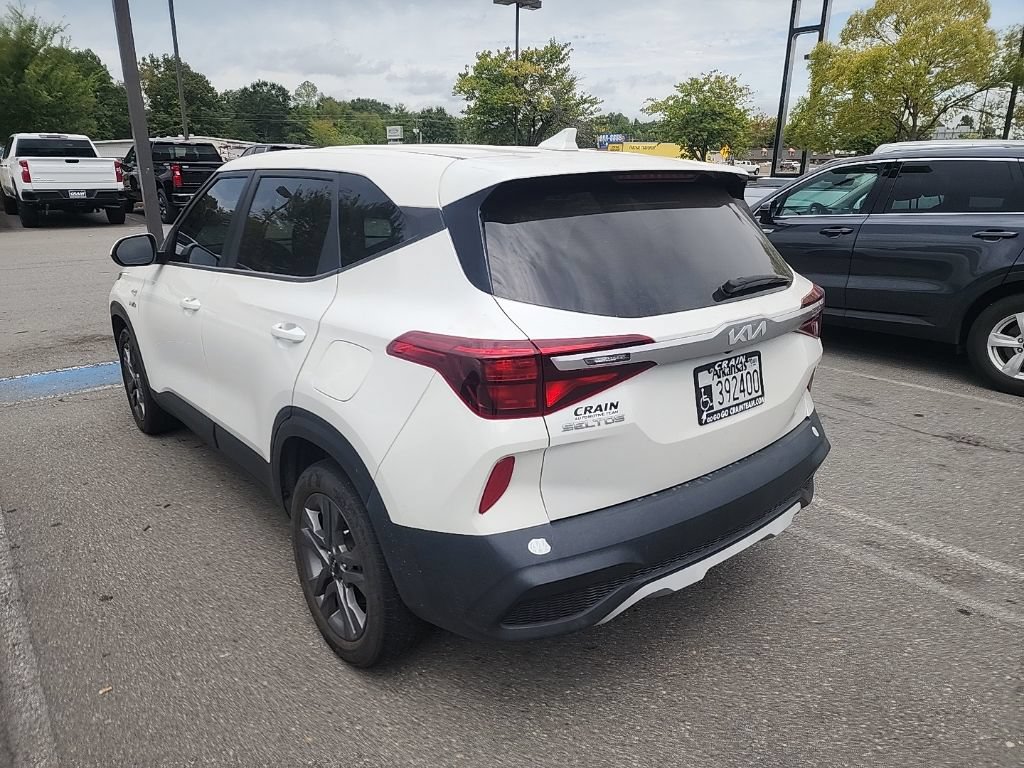 Used 2023 Kia Seltos LX AWD/4WD image 3
