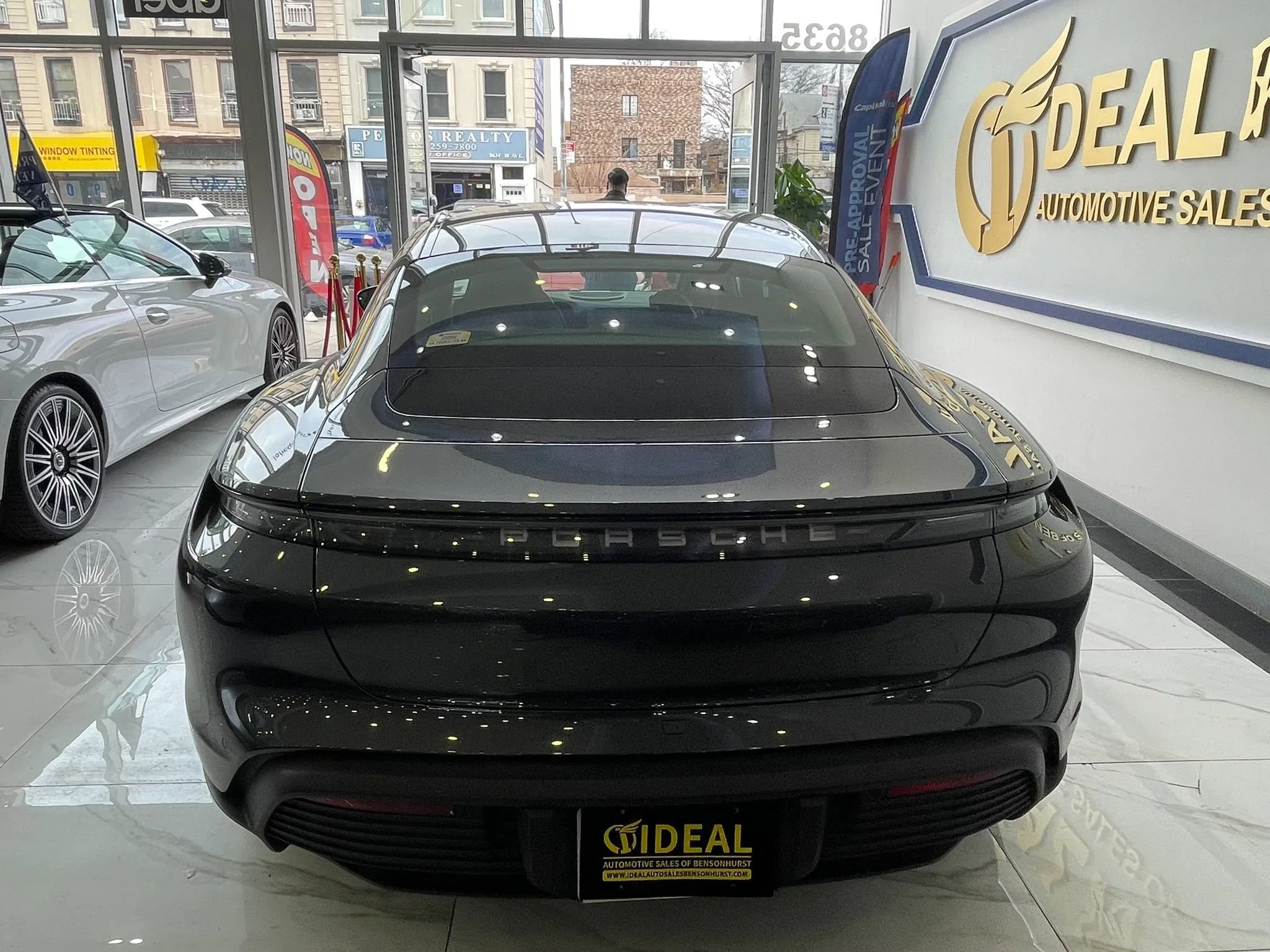 Used 2021 Porsche Taycan RWD image 5