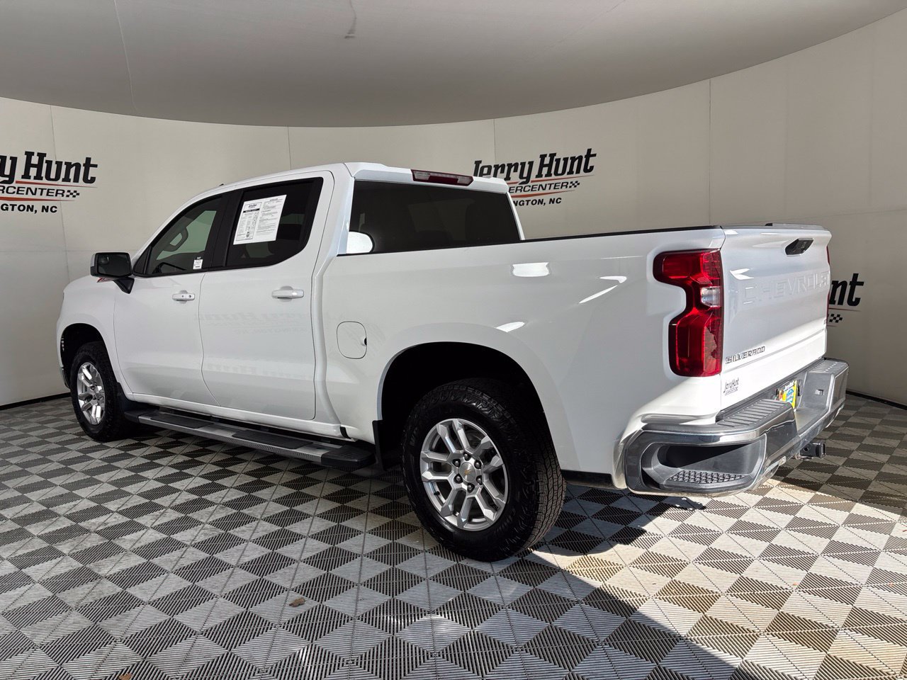 Used 2025 Chevrolet Silverado 1500 LT AWD/4WD image 6