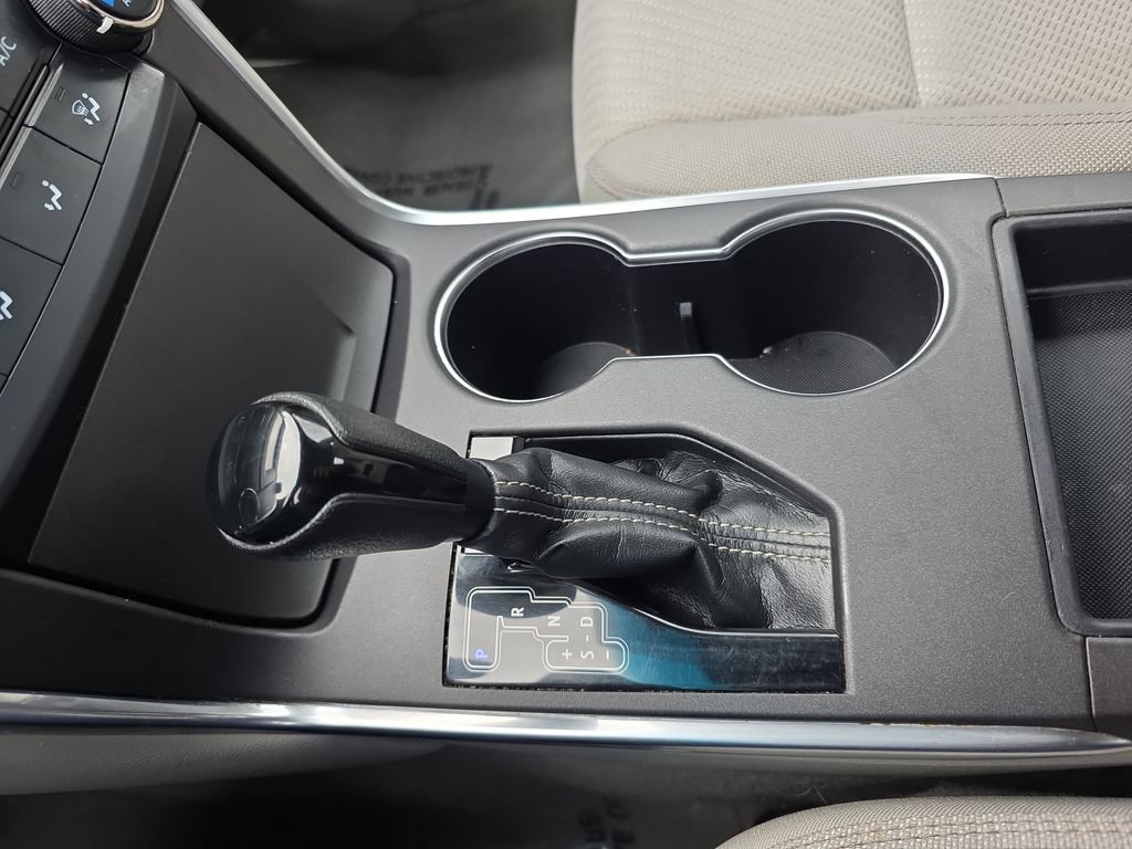 Used 2016 Toyota Camry LE FWD image 29