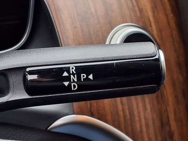 Used 2025 Mercedes-Benz GLC 300 image 13