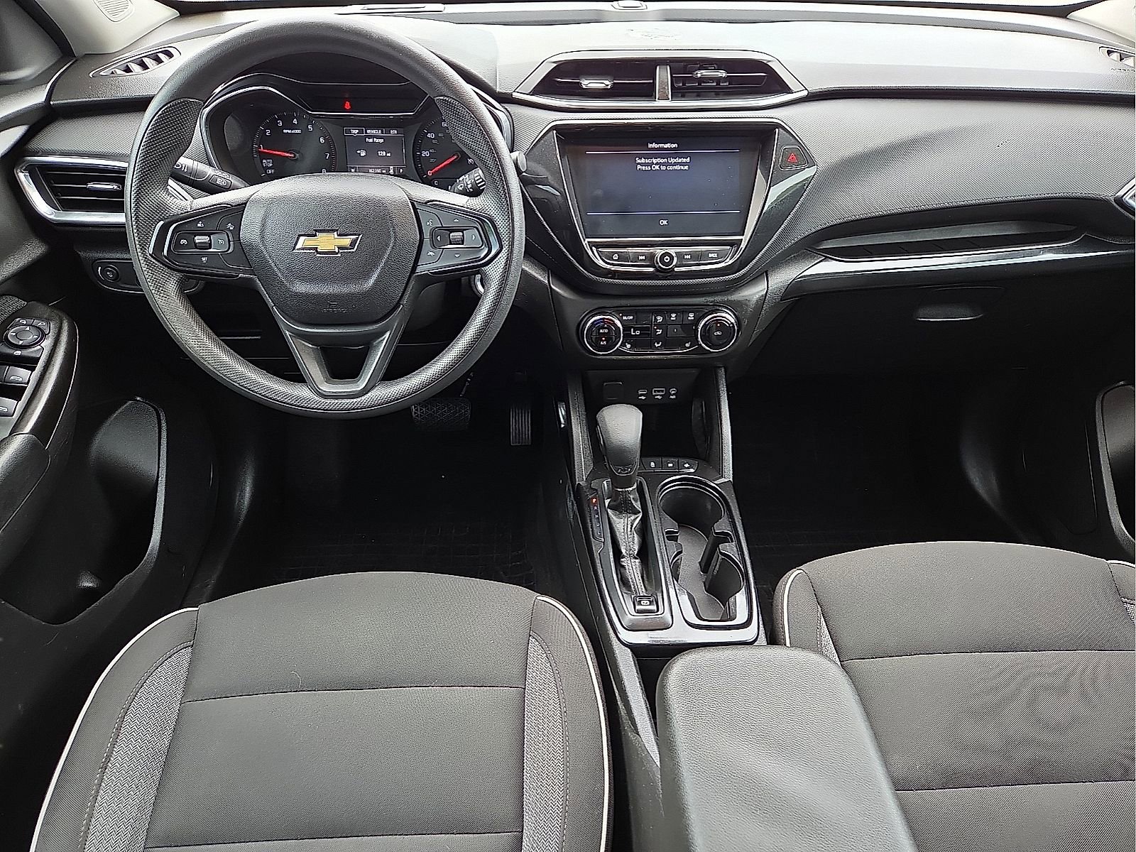 Used 2023 Chevrolet TrailBlazer LT w/ Convenience Package FWD image 11