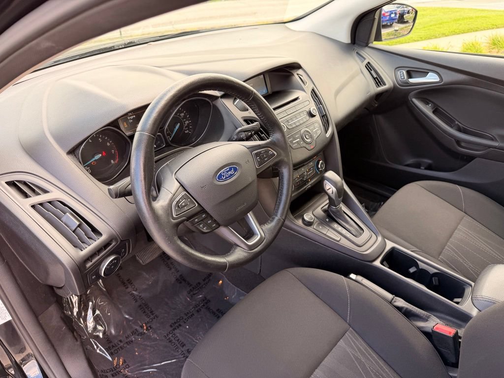 Used 2017 Ford Focus SE w/ Cold Weather Package FWD image 24