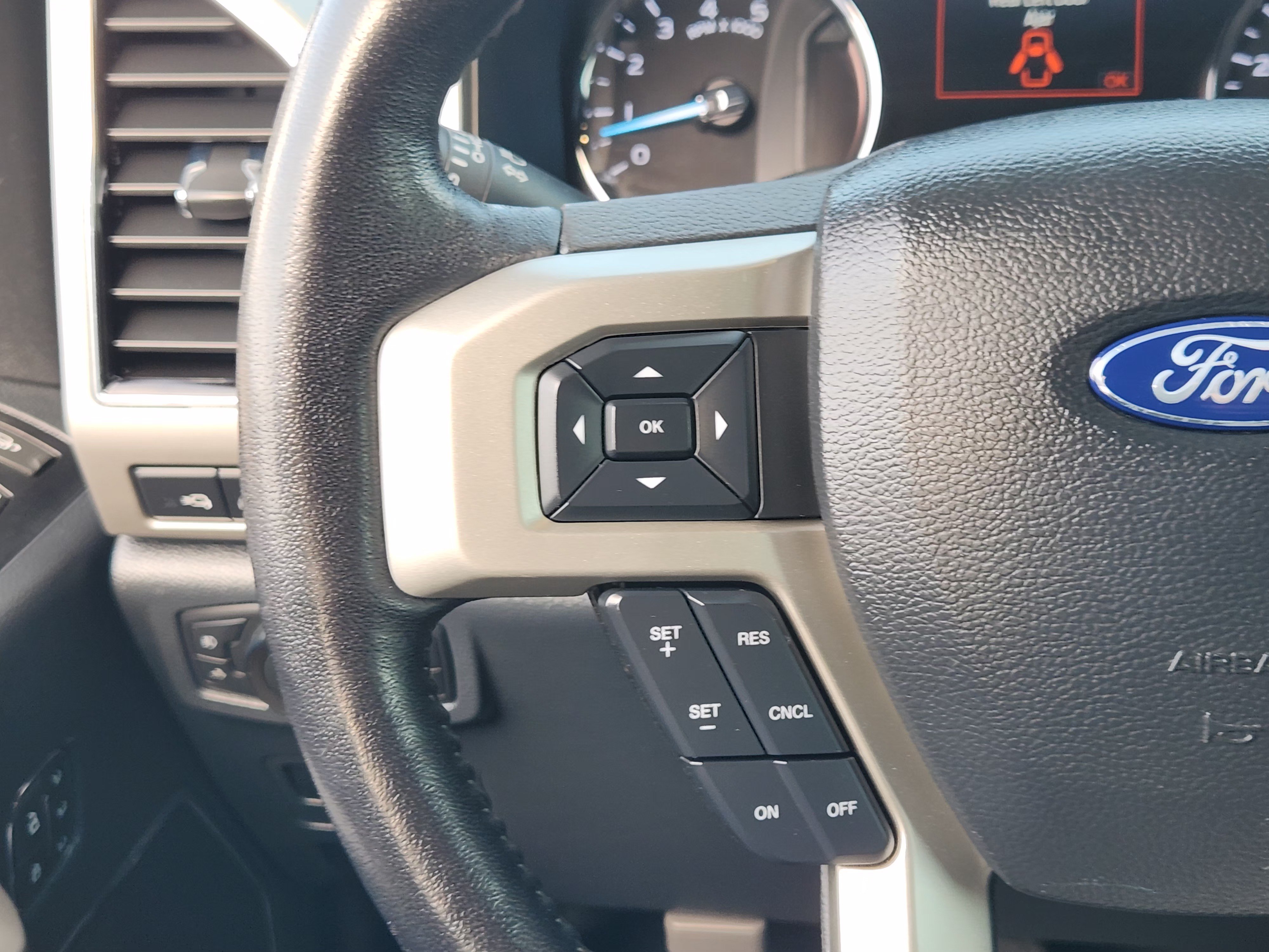Used 2022 Ford F350 Lariat w/ Tremor Off-Road Package AWD/4WD image 28