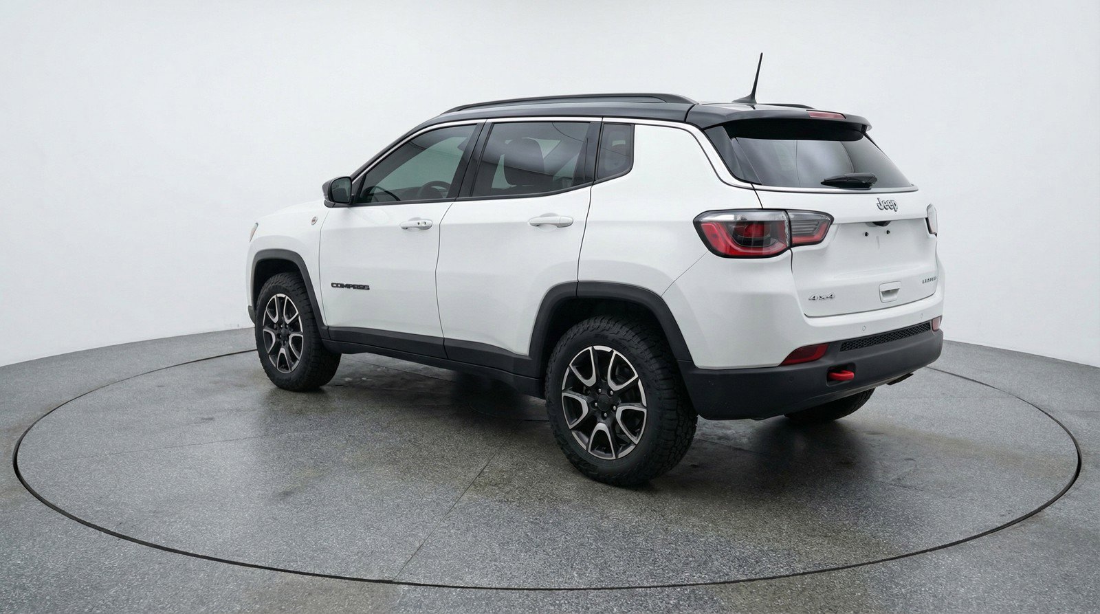 Used 2025 Jeep Compass Trailhawk image 6