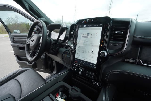 Used 2024 RAM 2500 Limited image 32