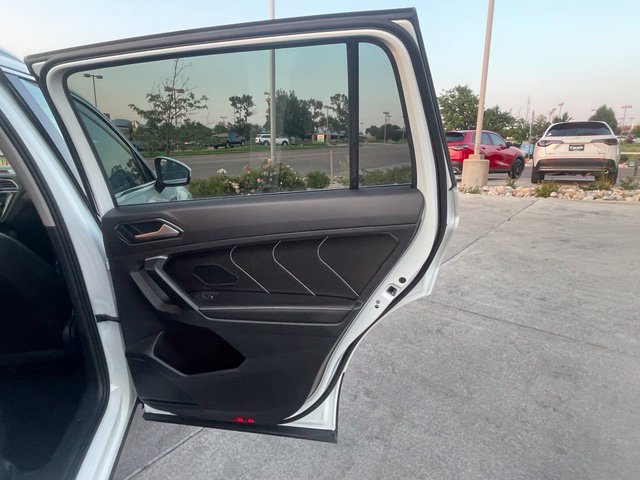 Used 2024 Volkswagen Tiguan SE AWD/4WD image 29