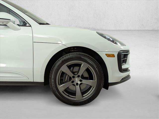 Certified 2025 Porsche Macan AWD/4WD image 11
