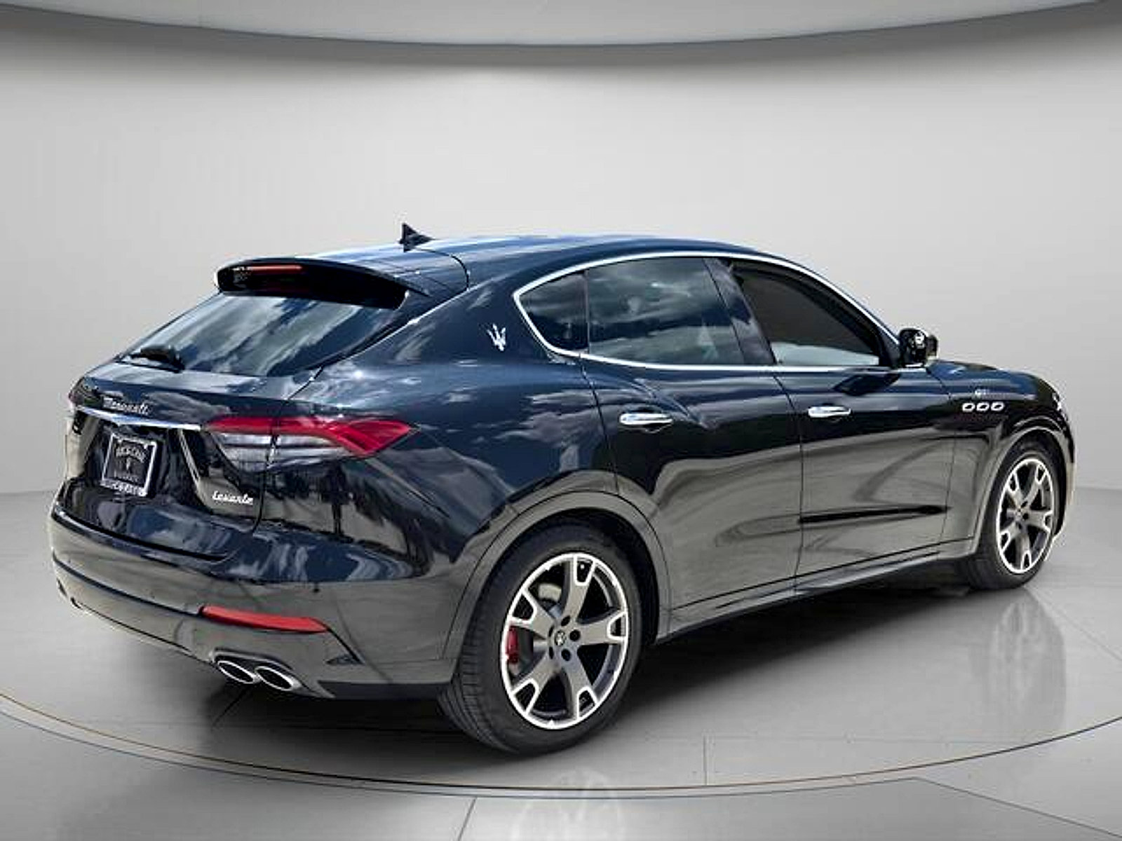 Used 2023 Maserati Levante GT AWD/4WD image 7