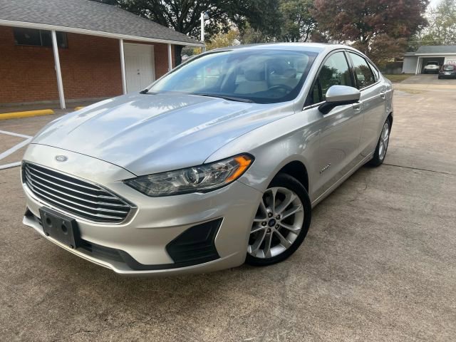 Used 2019 Ford Fusion SE image 1