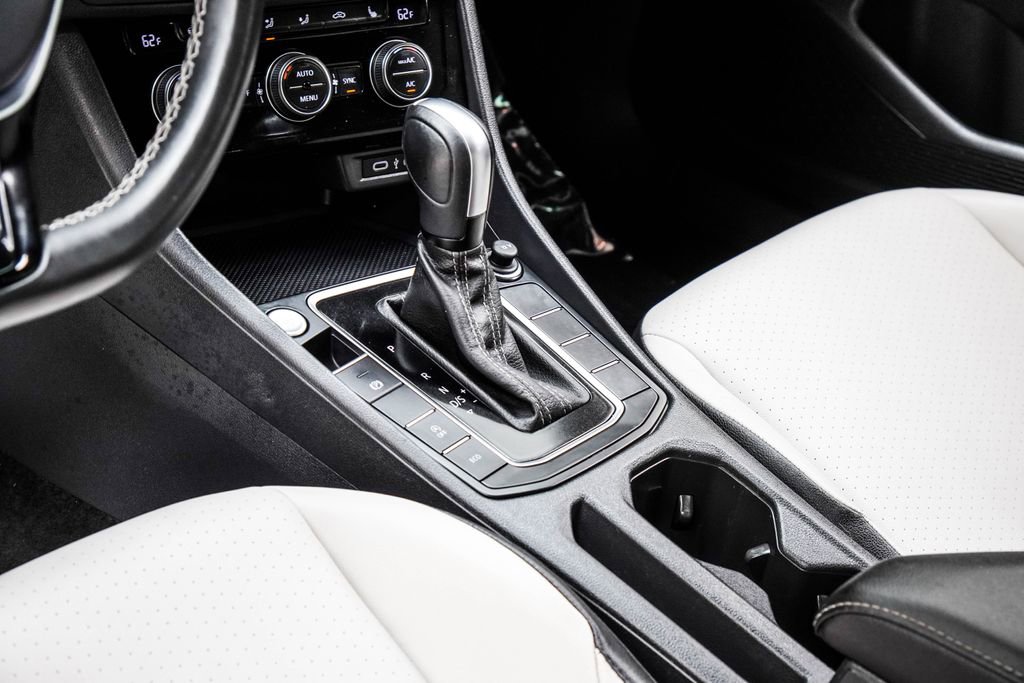 Used 2021 Volkswagen Jetta R-Line w/ R-Line Cold Weather Package image 21