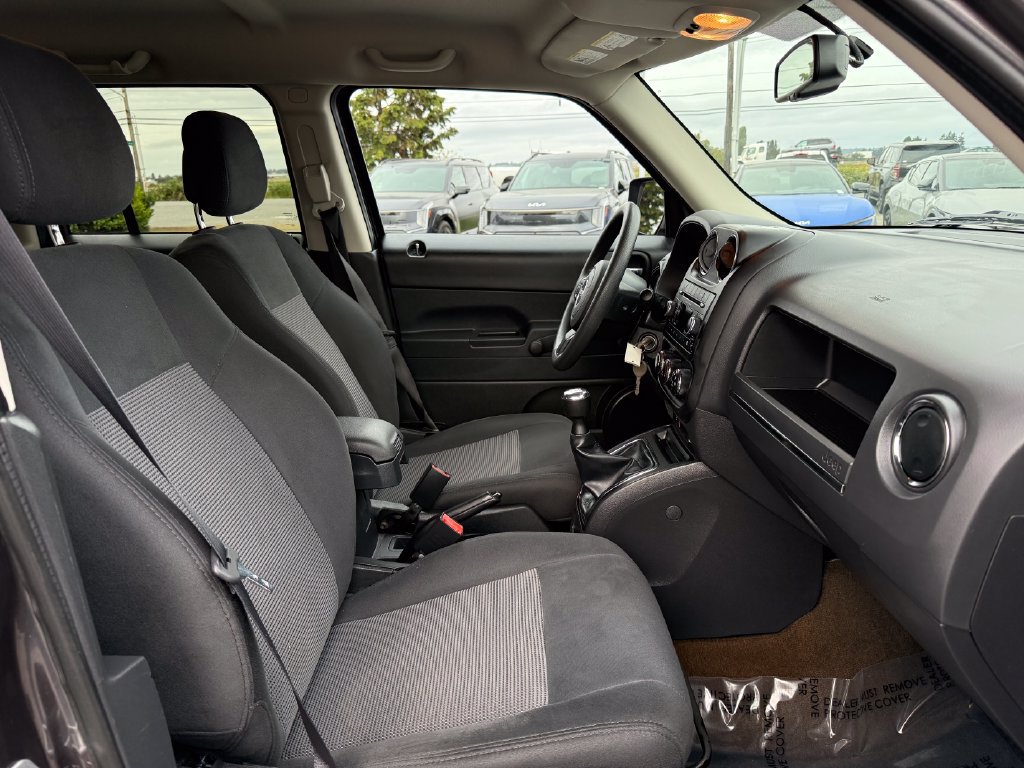 Used 2016 Jeep Patriot Sport FWD image 12