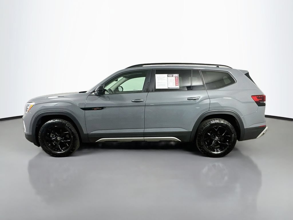 Used 2025 Volkswagen Atlas Peak Edition SE AWD/4WD image 5