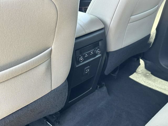 Used 2023 Chevrolet Traverse LS FWD image 17