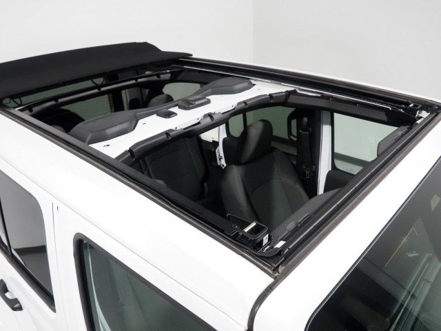 Used 2025 Jeep Wrangler 4xe Sahara w/ Safety Group AWD/4WD image 5