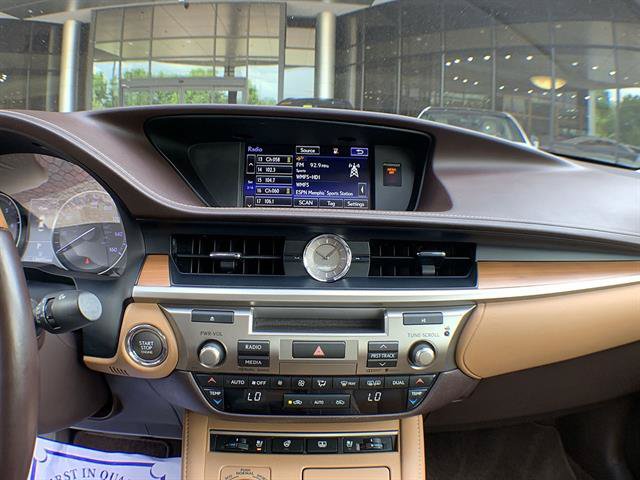 Used 2016 Lexus ES 350 w/ Luxury Package w/Wood Trim FWD image 8