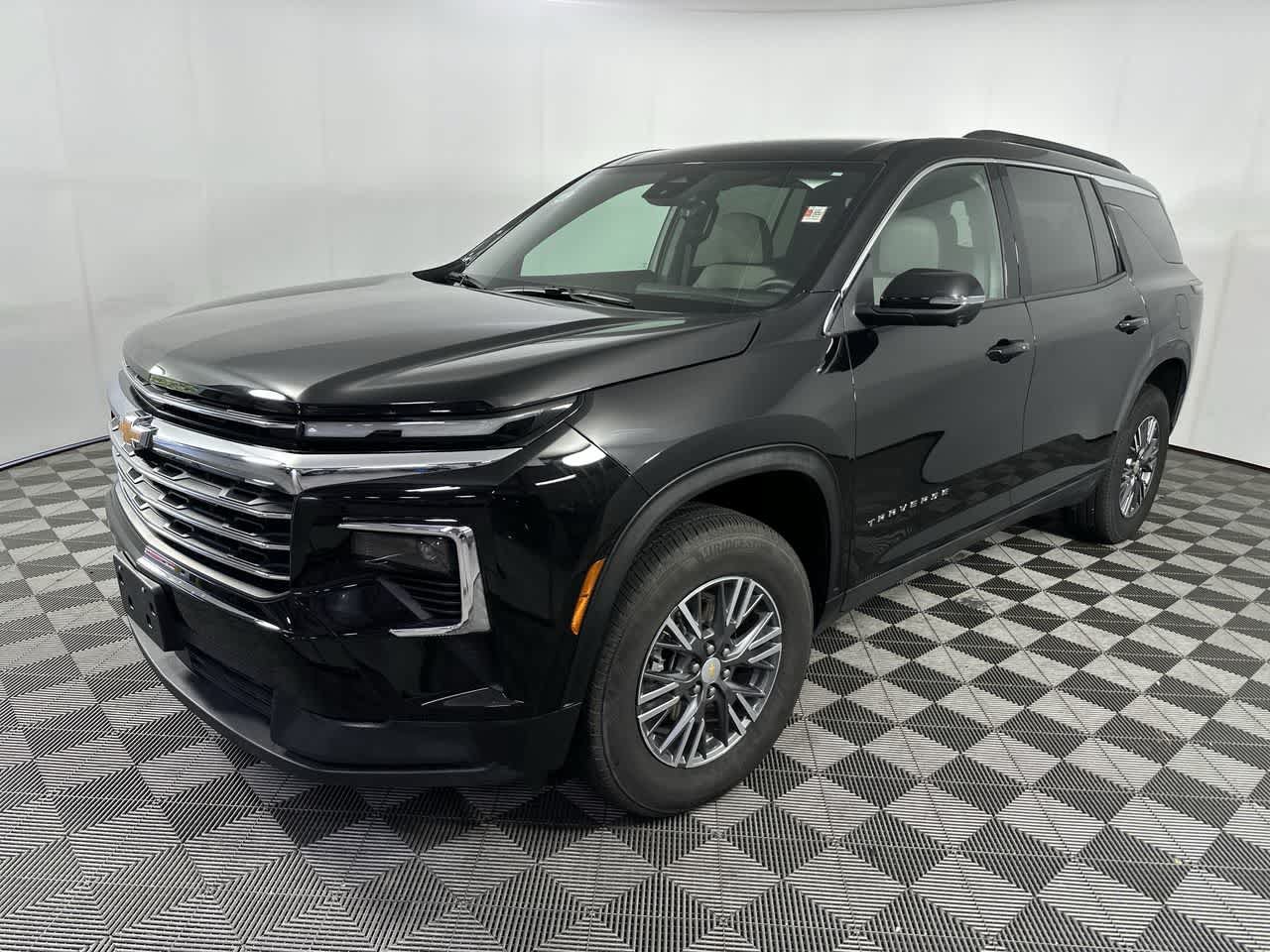 Used 2026 Chevrolet Traverse LT w/ Driver Confidence Package AWD/4WD image 4
