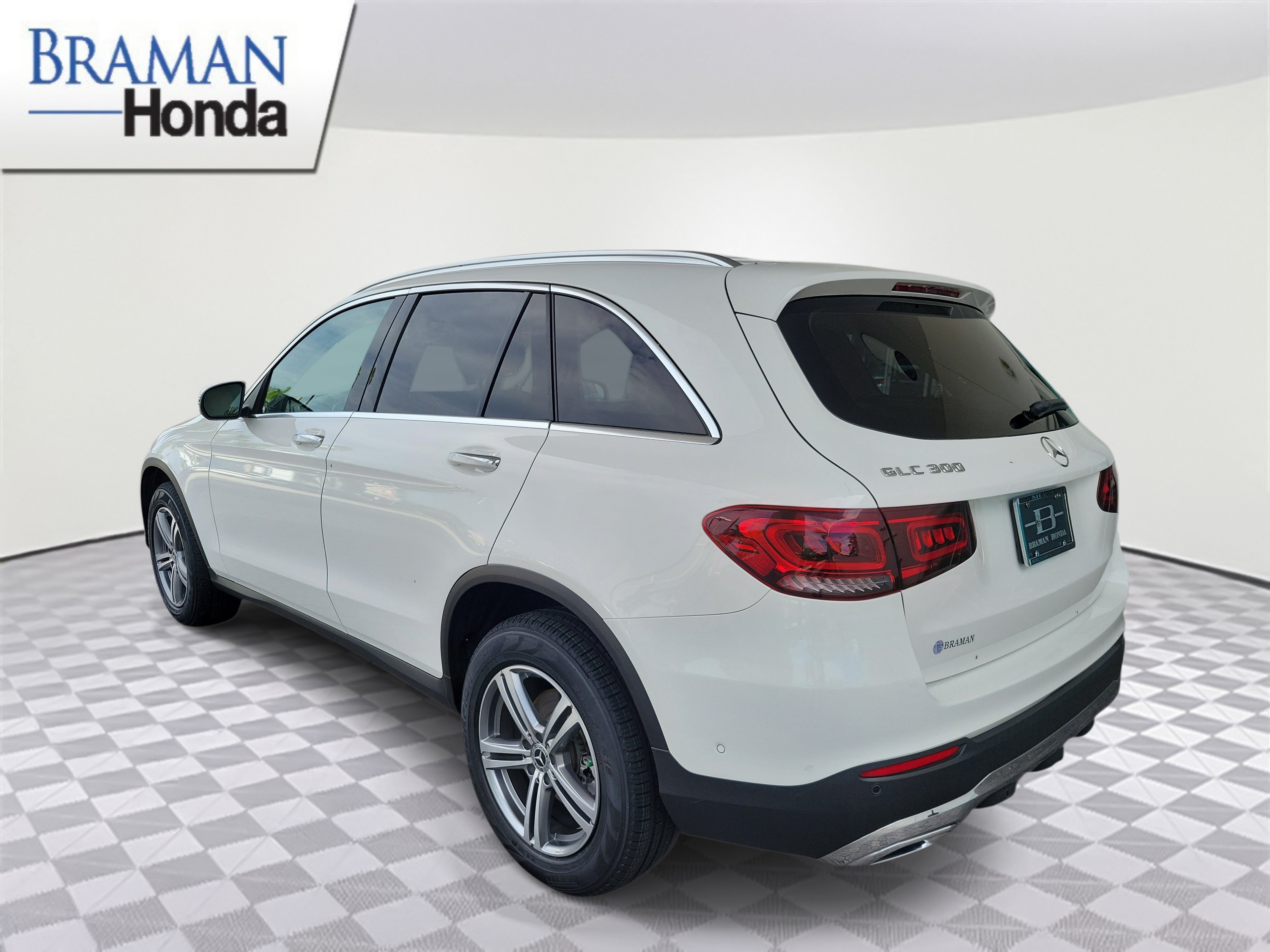 Used 2022 Mercedes-Benz GLC 300 image 4