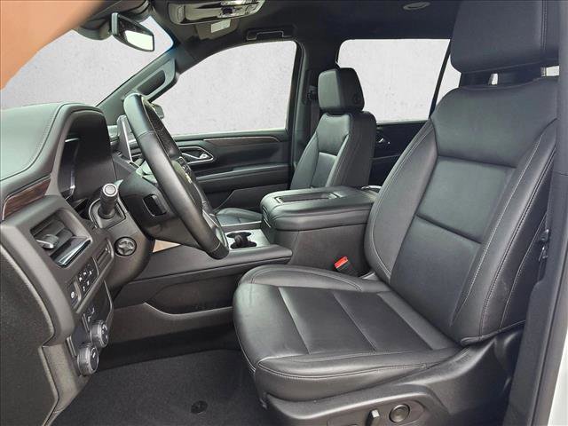 Used 2024 Chevrolet Suburban LT w/ Luxury Package RWD image 16