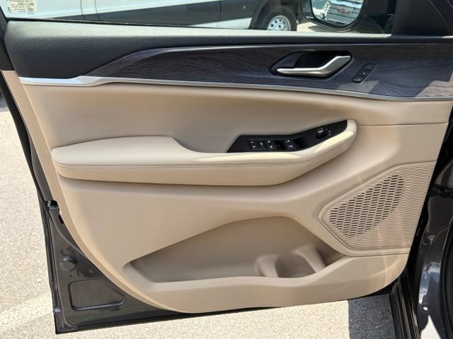 Used 2023 Jeep Grand Cherokee L Limited w/ Luxury Tech Group II AWD/4WD image 12