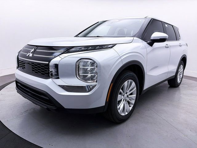 New 2025 Mitsubishi Outlander ES image 3