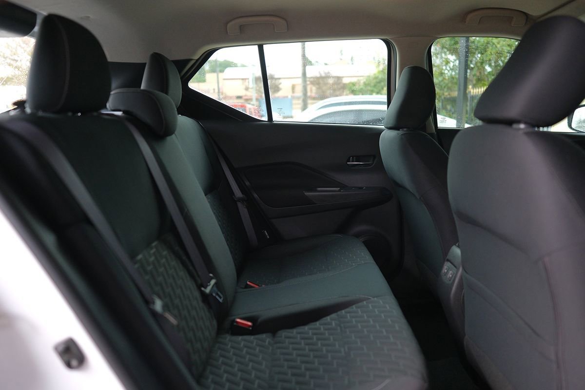Used 2022 Nissan Kicks SV image 28