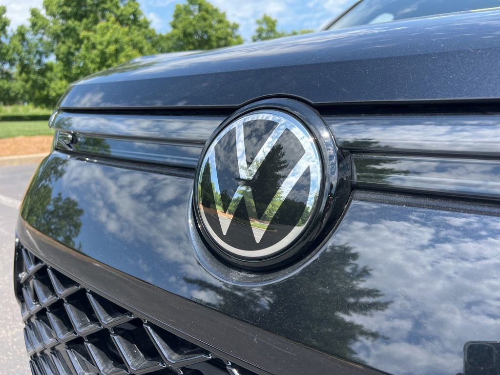 New 2026 Volkswagen Tiguan SE R-Line FWD image 9