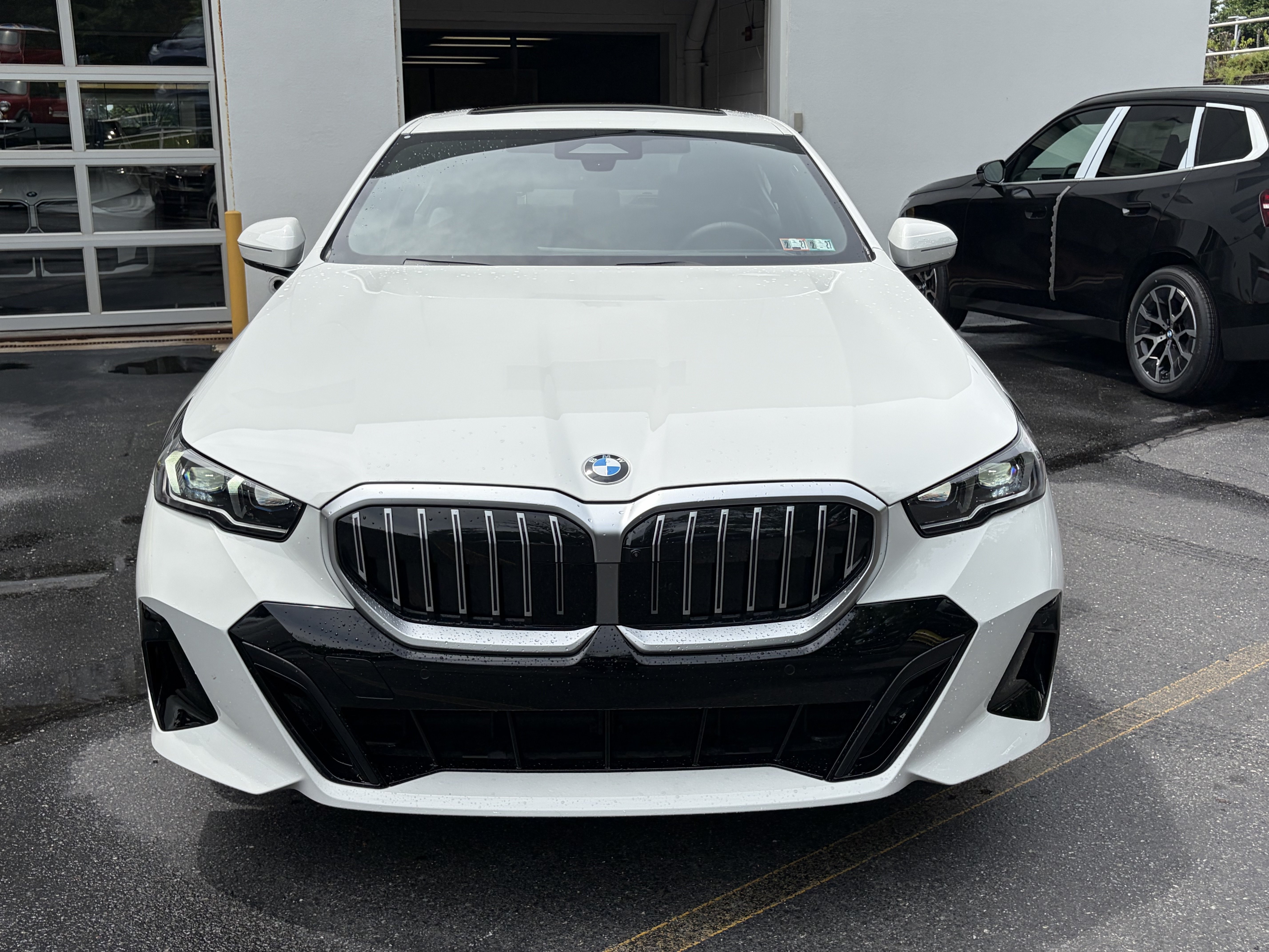 Used 2026 BMW 530i xDrive w/ M Sport Package AWD/4WD image 2