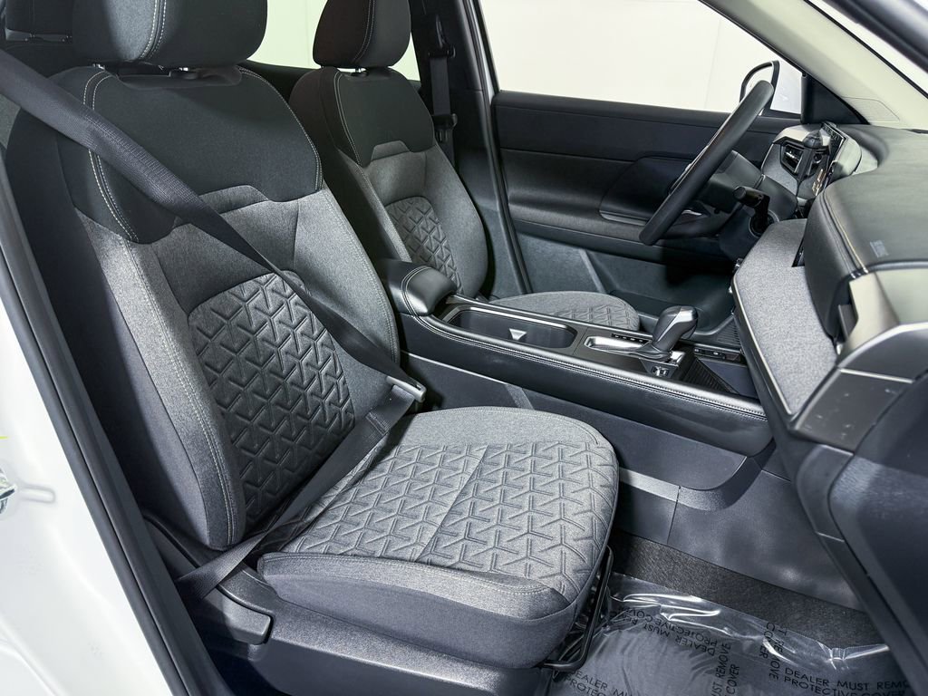 Certified 2025 Nissan Kicks SV image 15