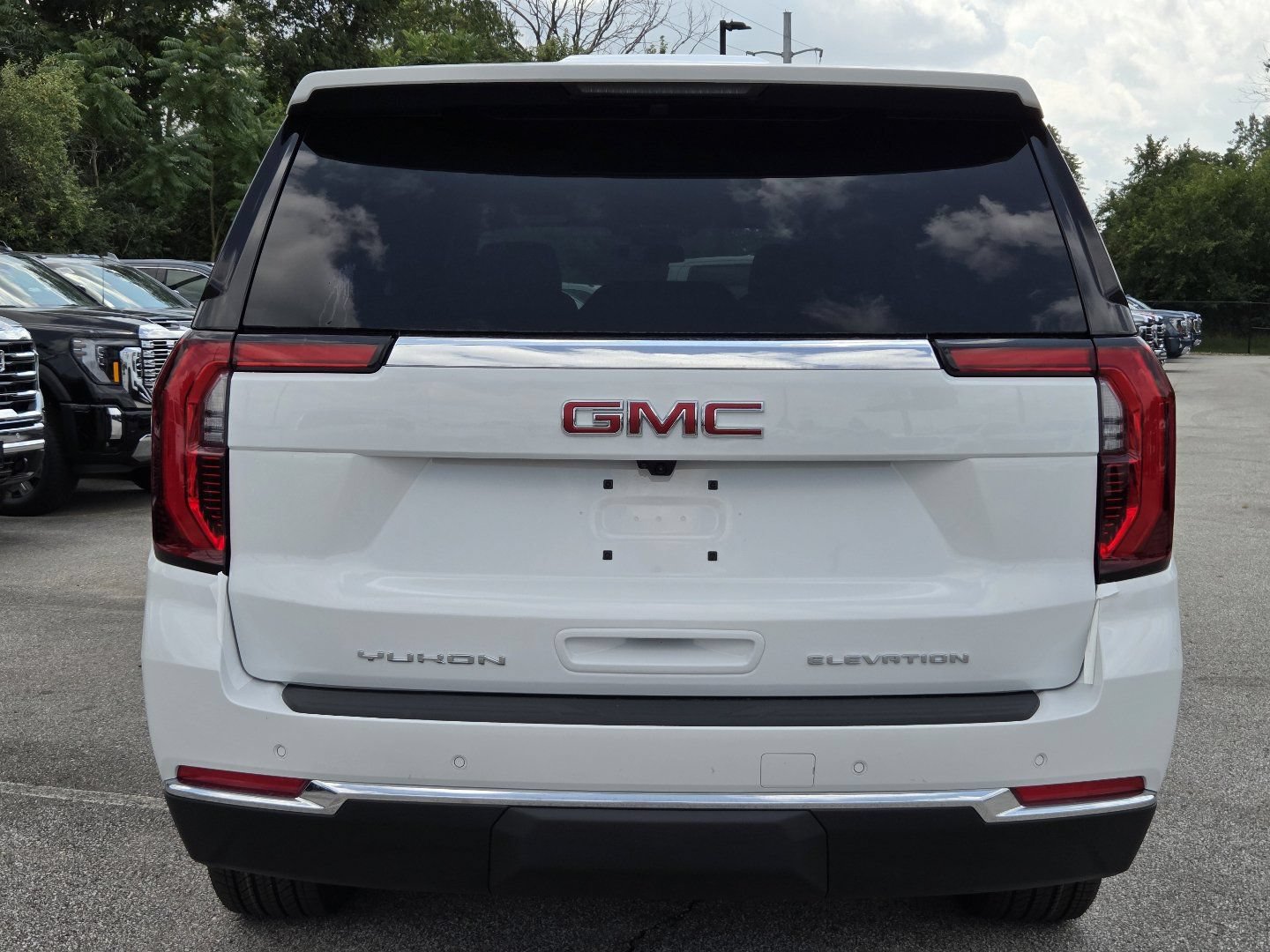 New 2026 GMC Yukon XL Elevation w/ LPO, Elevation Black Package AWD/4WD image 18
