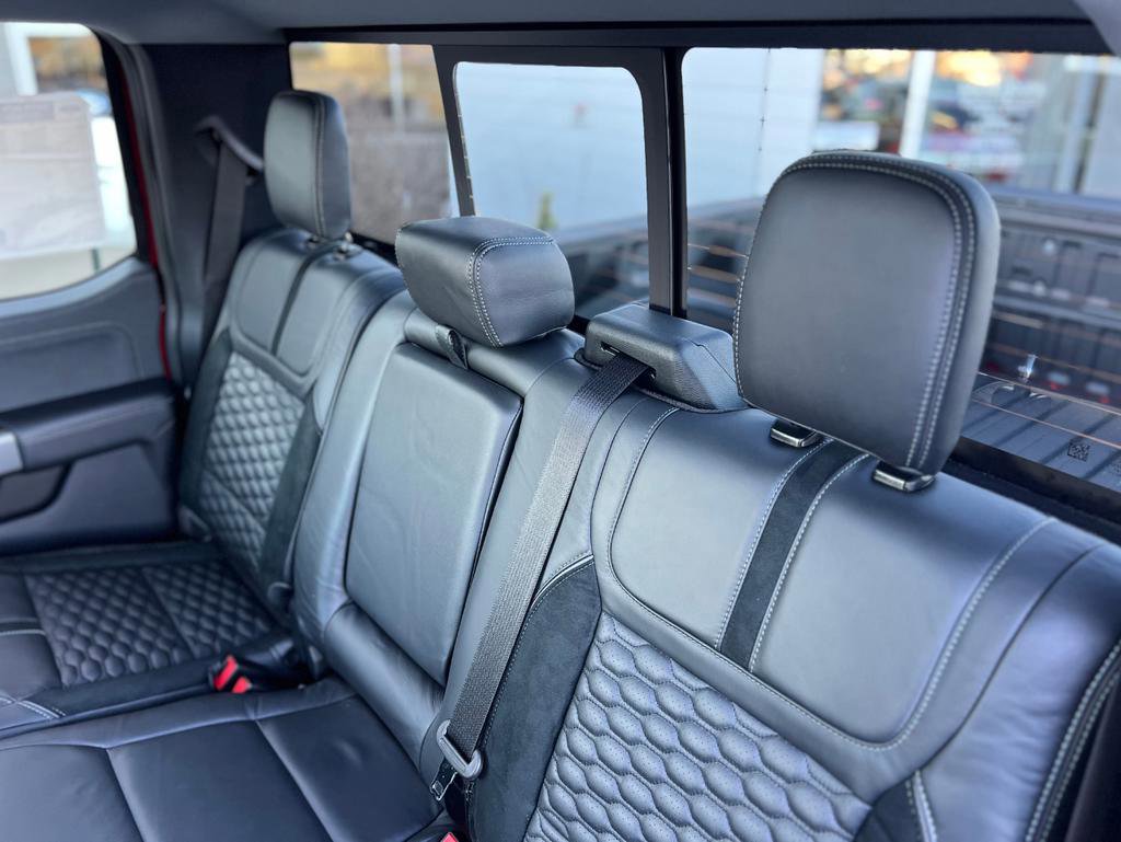 New 2026 Ford F250 Lariat w/ Black Appearance Package image 31